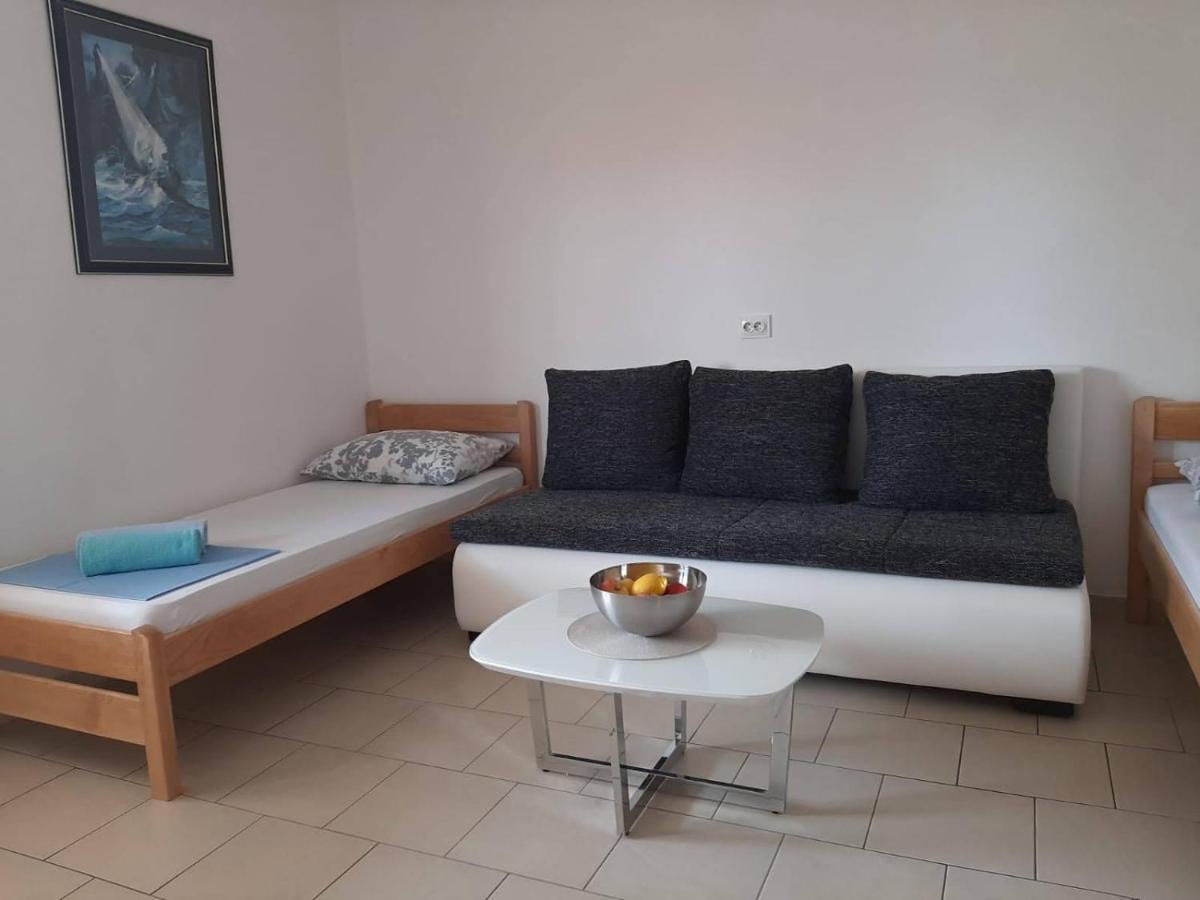 Apartments Dado Новаля Екстериор снимка