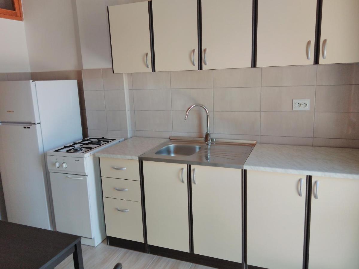 Apartments Dado Новаля Екстериор снимка