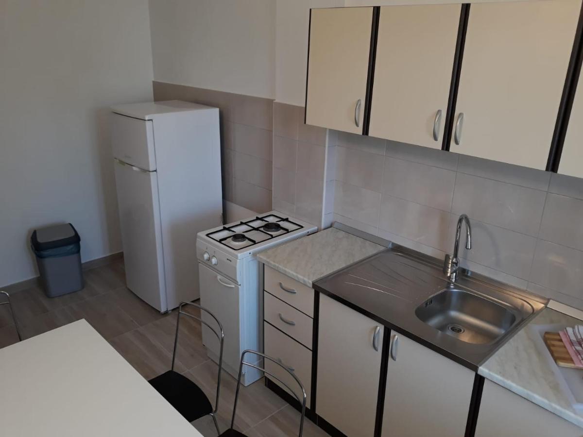 Apartments Dado Новаля Екстериор снимка