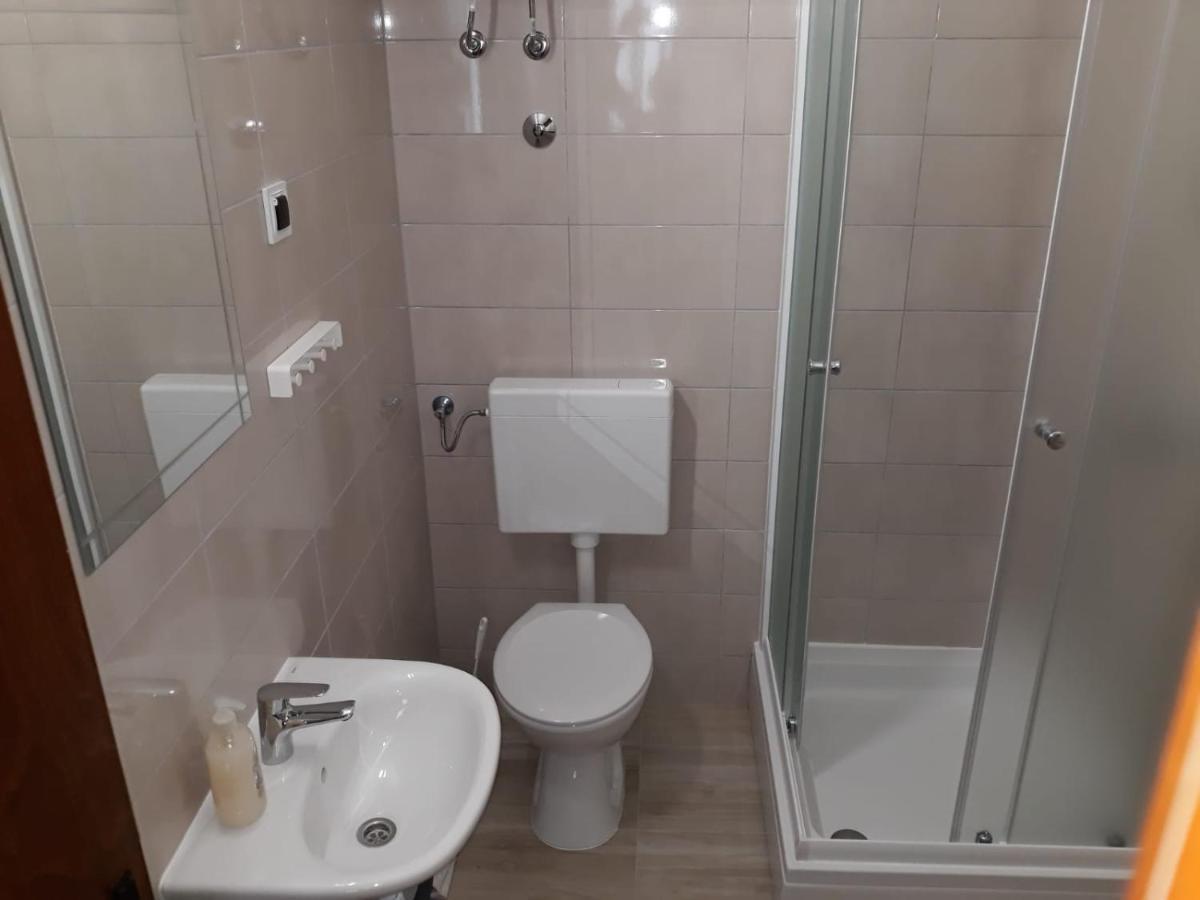 Apartments Dado Новаля Екстериор снимка