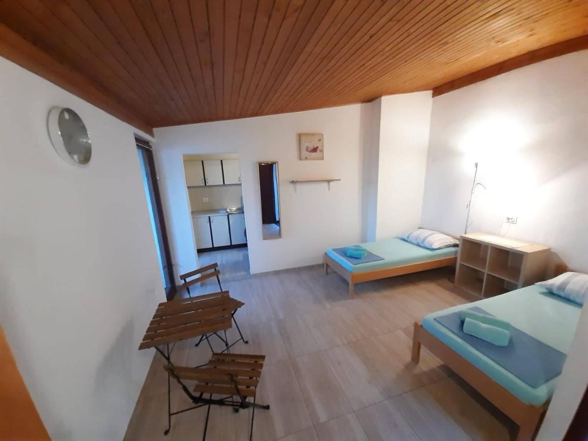 Apartments Dado Новаля Екстериор снимка