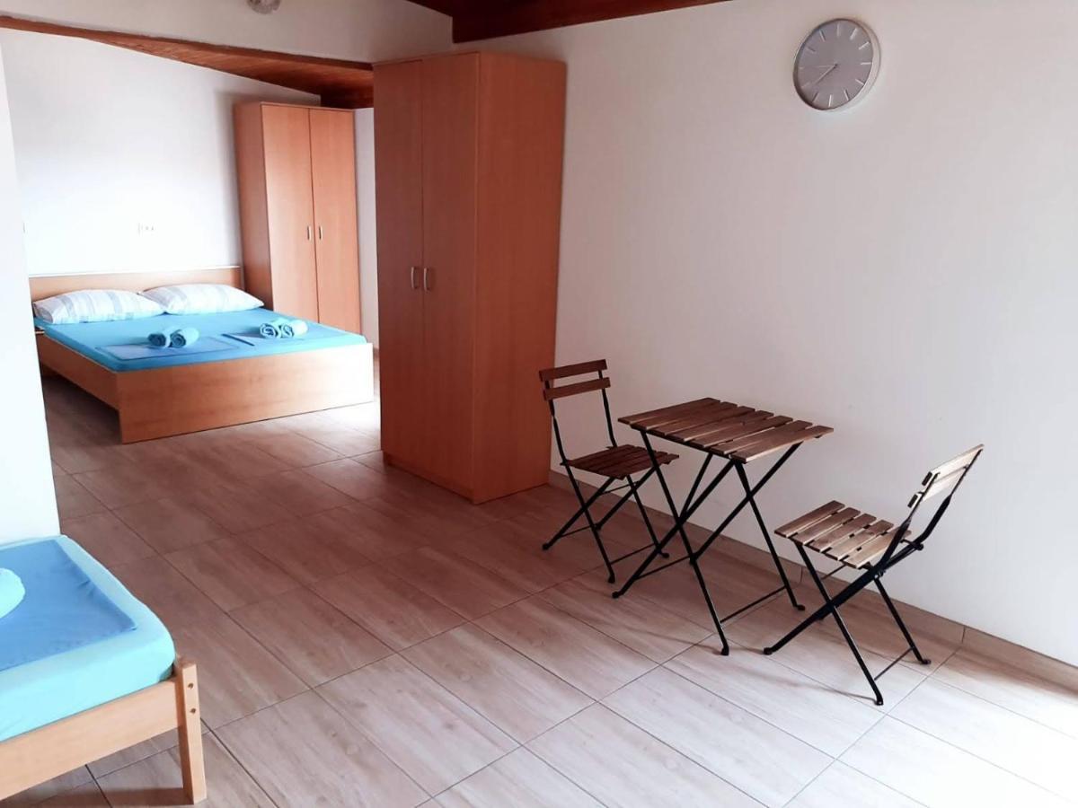 Apartments Dado Новаля Екстериор снимка