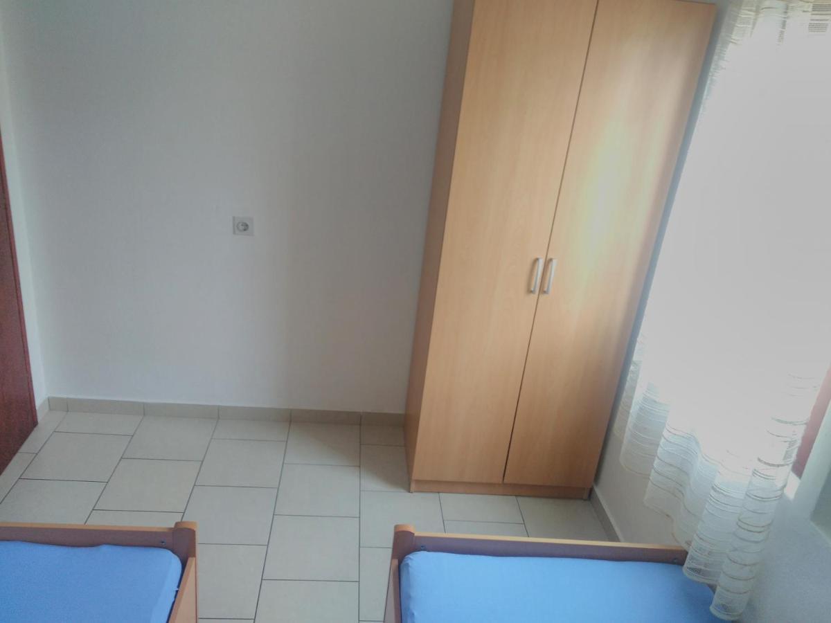 Apartments Dado Новаля Екстериор снимка