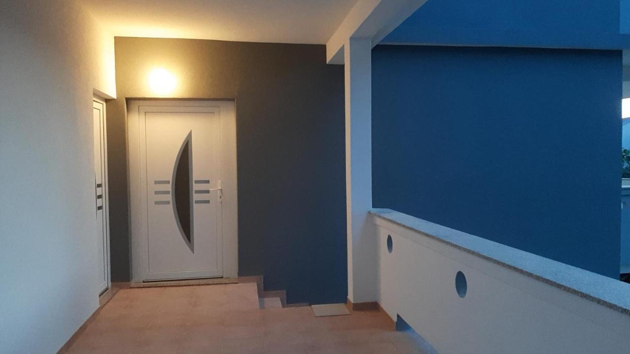 Apartments Dado Новаля Екстериор снимка