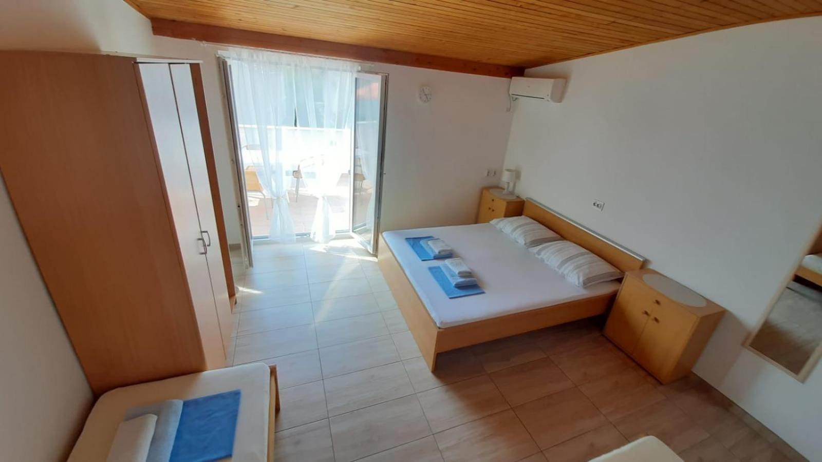 Apartments Dado Новаля Екстериор снимка