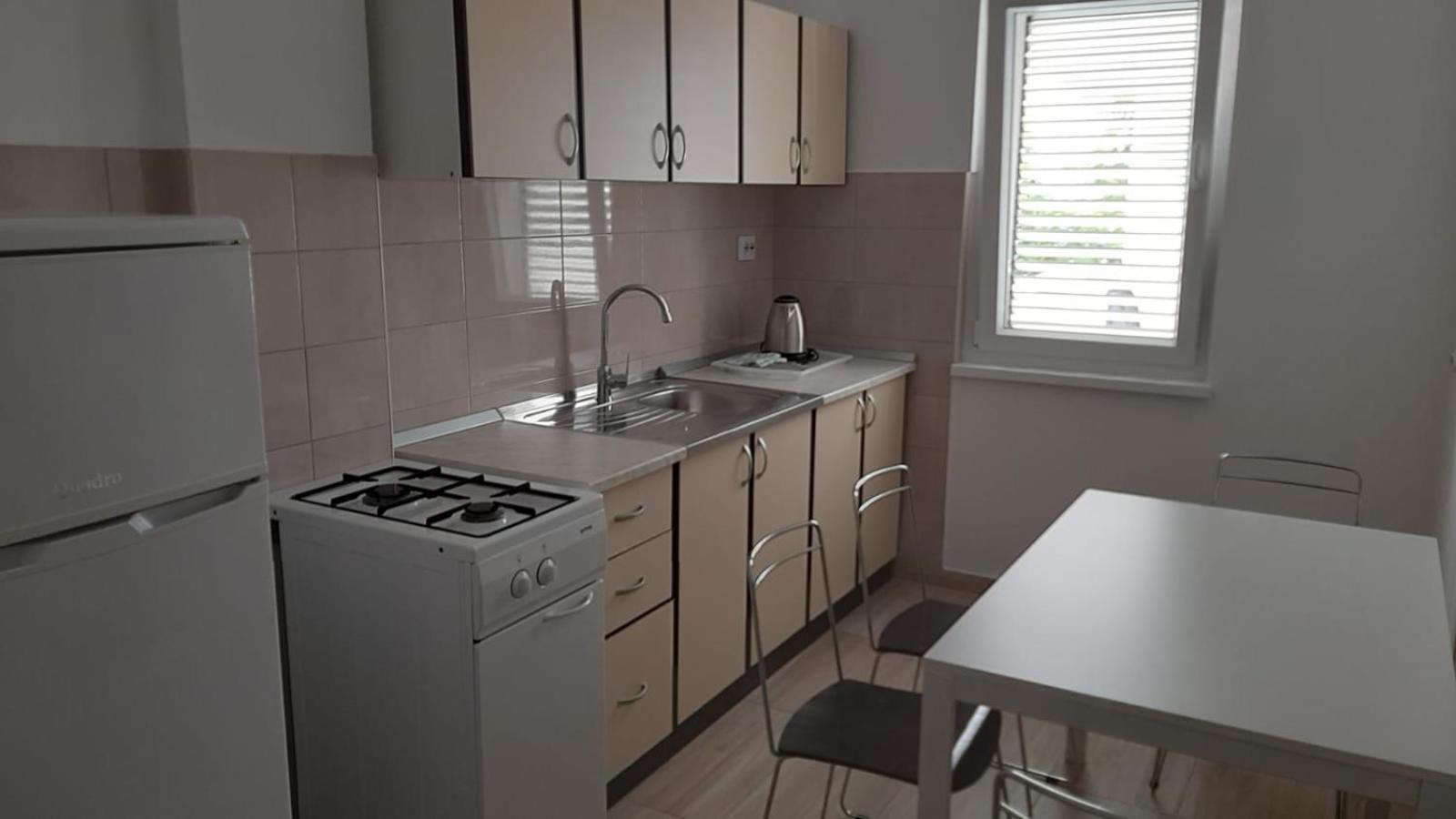 Apartments Dado Новаля Екстериор снимка