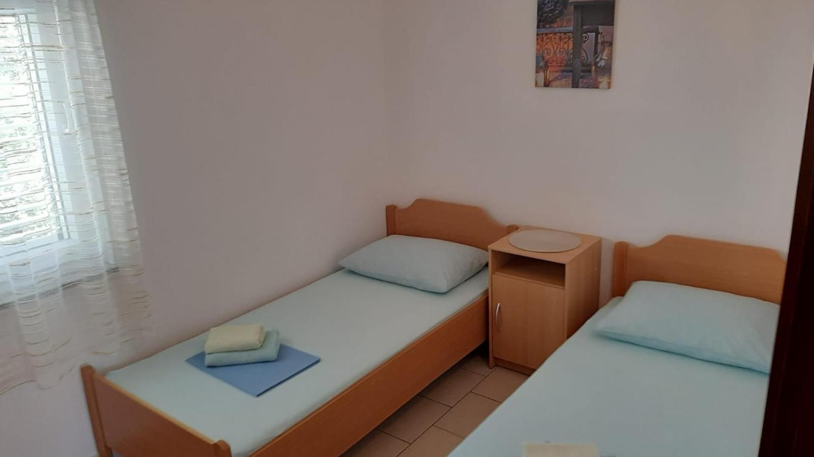 Apartments Dado Новаля Екстериор снимка
